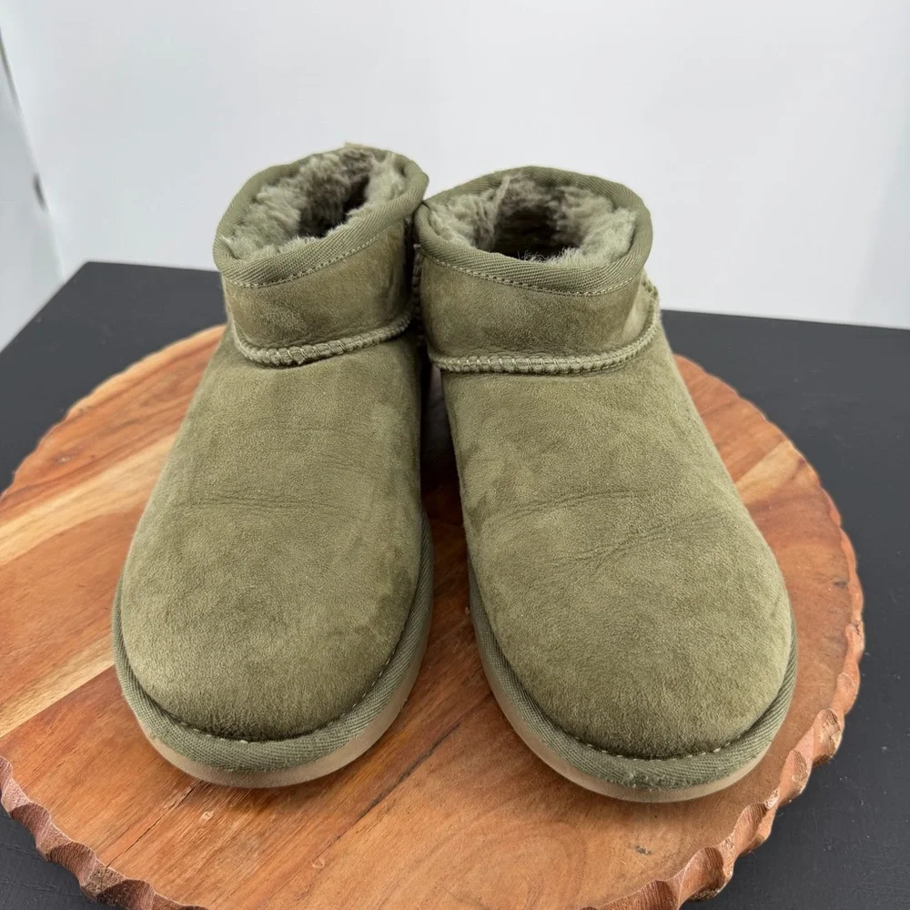 UGG Classic Ultra Mini Boots Womens‎ Size 7 Green suede Booties Soft 1116109